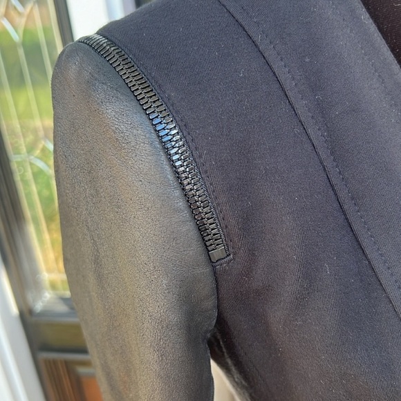 Must Go‼️ Theory Yaisa Leather/zipper Blazer. Read Description Below 👇 - Picture 2 of 4